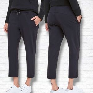 Lululemon Black On The Fly Crop *23" (Second Release) Size 2